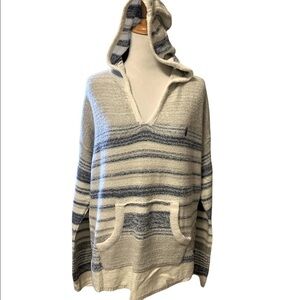 Lira cotton hooded sweater with kangaroo pocket, pineapple embroidered on